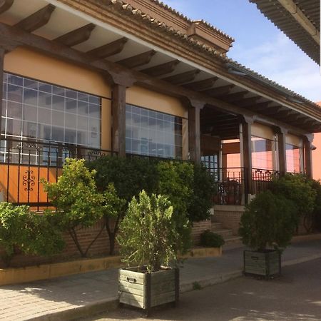 Hotel-Restaurante Venta Tomas Almuradiel ภายนอก รูปภาพ